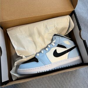 Air Jordan 1 Mid youth Sneakers - Black and White